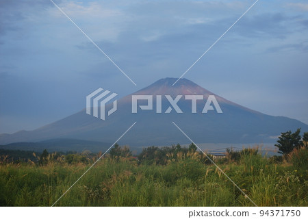 從山中湖出發的富士山 94371750