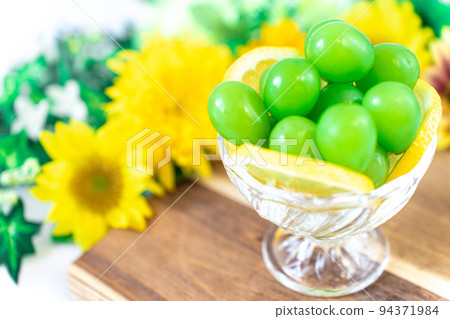 Cut fruit muscat 94371984