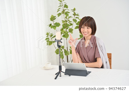 提供視頻的女人 提供視頻的女人 94374627