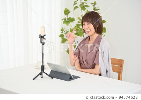 提供視頻的女人 提供視頻的女人 94374628