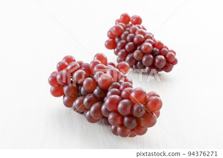 新鮮美味的特拉華葡萄 新鮮美味的特拉華葡萄 94376271