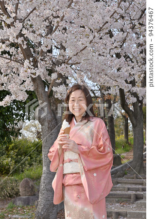 櫻花和和服女人 櫻花和和服女人 94376467