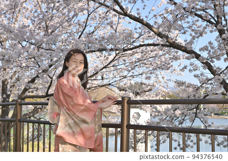 Cherry blossoms and kimono women Cherry blossoms and kimono women 94376540