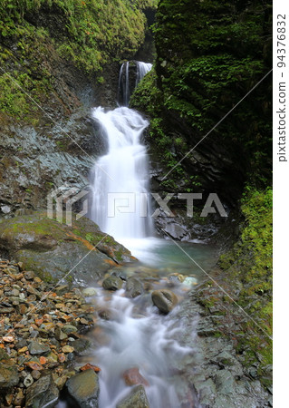 Aza Higashiyama National Forest, Shiobara, Nasushiobara City, Tochigi Prefecture One of Shiobara's top 10 waterfalls. 94376832