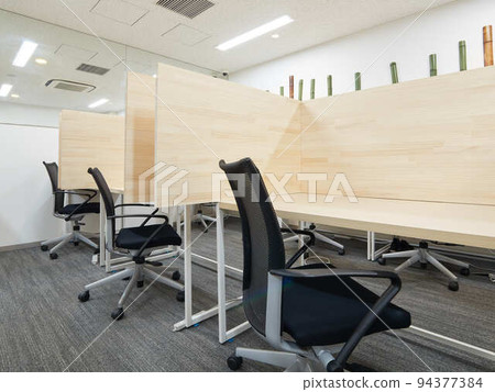 Shared office booth 94377384