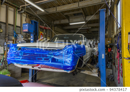 Restoration of Old Cars: Famous Cars of the Year 94378417