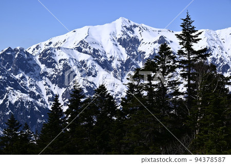 春天,笠嶽山,殘雪 春天,笠嶽山,殘雪 94378587