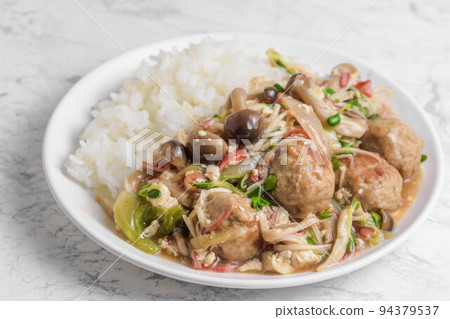 Ankake rice with meatballs Ankake rice with meatballs 94379537