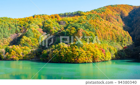 Minowa Dam in Autumn (Momiji Lake) 94380340