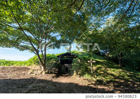 Iwaya Burial Mound in Yodoe Town, Tottori Prefecture 94380623