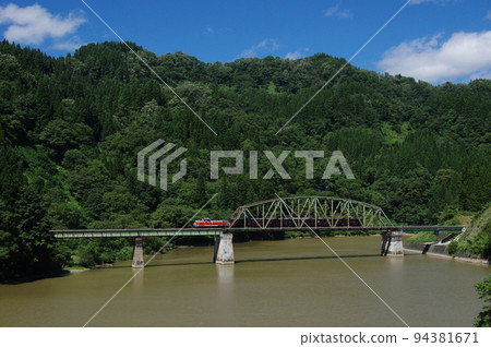 Tadami Line Test Run 2 over the No. 5 Tadami River Bridge 94381671
