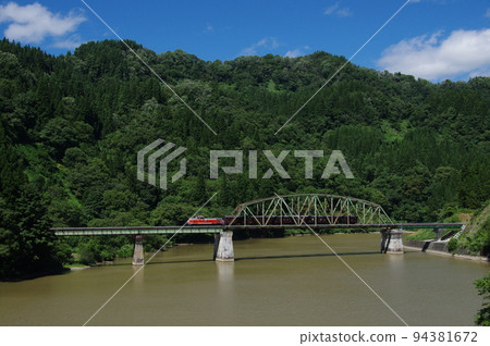 Tadami Line Trial run over the No. 5 Tadami River Bridge 3 94381672