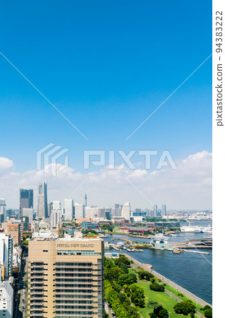 [Kanagawa Prefecture] Yokohama Minatomirai with a wide blue sky 94383222