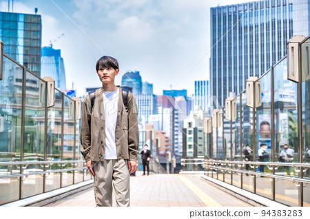 Office casual young businessman in front of Shinbashi station 94383283