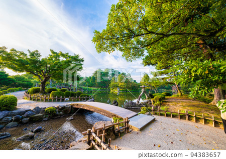 Kenrokuen Garden early in the morning with a clear blue sky and the symbol of Kotoji lantern | Kanazawa City, Ishikawa Prefecture 94383657