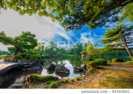 Kenrokuen Garden early in the morning with a clear blue sky and the symbol of Kotoji lantern | Kanazawa City, Ishikawa Prefecture Kenrokuen Garden early in the morning with a clear blue sky and the symbol of Kotoji lantern | Kanazawa City, Ishikawa Prefecture 94383661