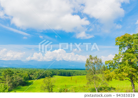 Karuizawa Asama Plateau Plateau image Sunny grassland image material 94383819