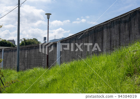 High concrete wall High concrete wall 94384019