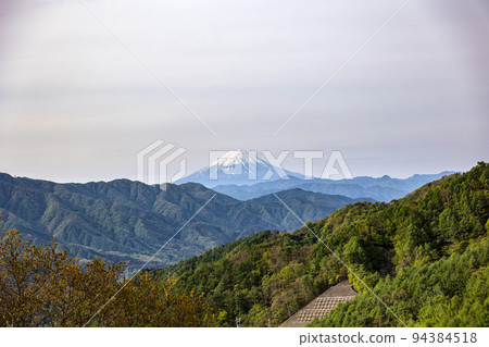 從柳澤山腳下看到的富士山 從柳澤山腳下看到的富士山 94384518