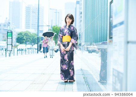 A young woman in a yukata figure A young woman in a yukata figure 94386004