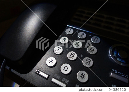 騙子打電話的場景詐騙犯罪圖片 騙子打電話的場景詐騙犯罪圖片 94386520