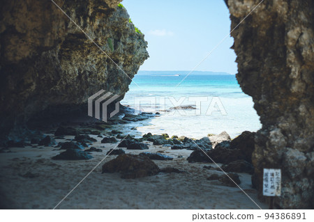 Miyakojima, a remote island in Okinawa Prefecture, Japan Famous tourist destination Sunayama Beach Large rock tunnel 94386891