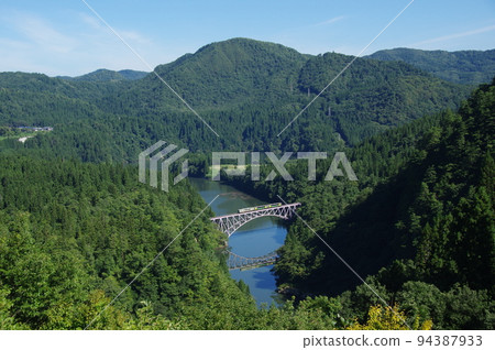 Tadami Line 3 diesel trains crossing the No. 1 Tadami River Bridge 6 Tadami Line 3 diesel trains crossing the No. 1 Tadami River Bridge 6 94387933