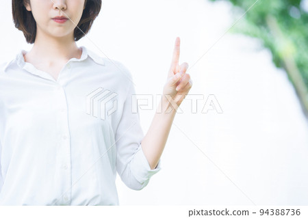 woman pointing finger woman pointing finger 94388736