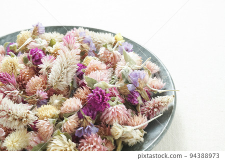 乾粉紅色的花朵 乾粉紅色的花朵 94388973