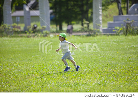 child playing on the grass child playing on the grass 94389124