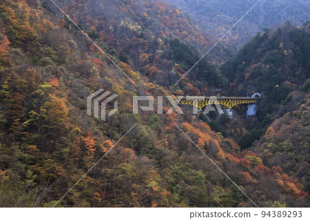 秩父瀧川溪谷的紅葉 秩父瀧川溪谷的紅葉 94389293