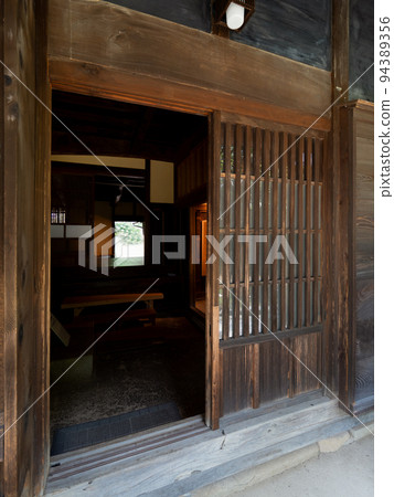 Entrance of an old private house 94389356