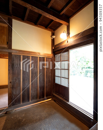 Entrance of an old private house 94389357