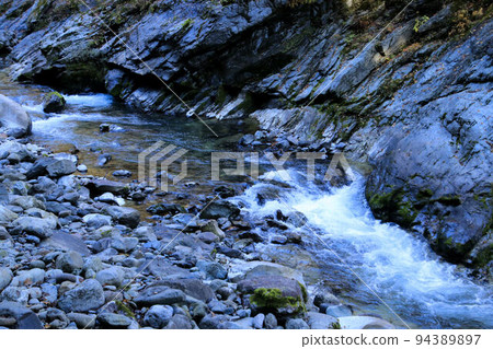 Autumn leaves of Chichibu Mitsumine Toryuza Autumn leaves of Chichibu Mitsumine Toryuza 94389897