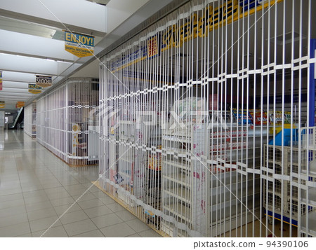 Fukuoka Airport International Terminal with shops closed Fukuoka Airport International Terminal with shops closed 94390106