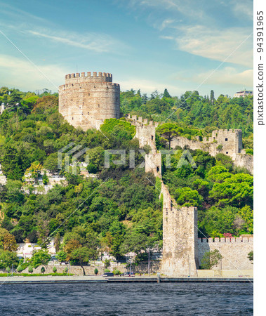 Rumelihisari, or Bogazkesen Castle, at the hills of the European side of Bosphorus Strait, Istanbul, Turkey 94391965