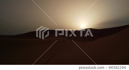 [Morocco Merzouka] Sunrise in the Sahara Desert Taken in September 2019 94392294
