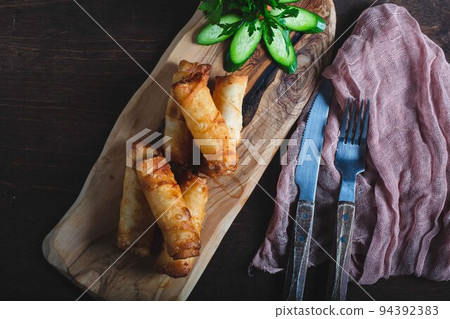 deep fried spring rolls, Por Pieer Tod or Fried spring rolls (Thai Spring Roll) Snacks and snacks that are popular with Thai and Chinese people. High quality photo deep fried spring rolls, Por Pieer Tod or Fried spring rolls (Thai Spring Roll) Snacks and snacks that are popular with Thai and Chinese people. High quality photo 94392383