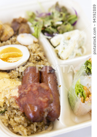 外賣的美味椰漿飯便當 外賣的美味椰漿飯便當 94392889