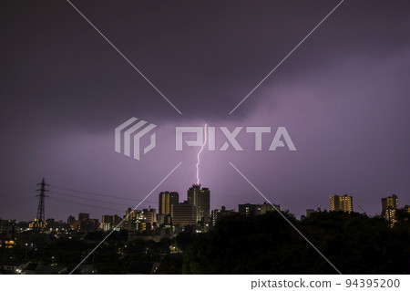 Lightning, lightning, rain clouds, thunder 94395200