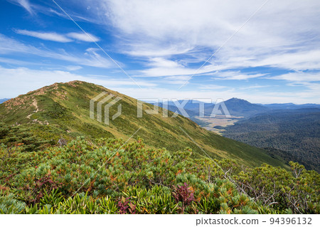 從越佛山的山頂眺望被佛山。右側是櫛岳岳和尾瀨原。 從越佛山的山頂眺望被佛山。右側是櫛岳岳和尾瀨原。 94396132