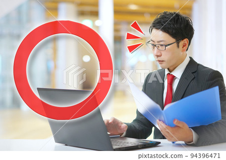 PC and businessman 94396471