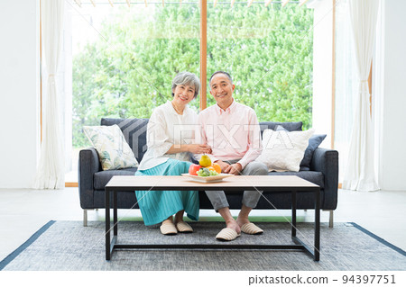 Senior couple relaxing on the sofa 94397751