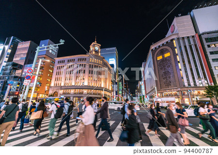 Tokyo cityscape in Japan Even in September, it is still a corona disaster, but Ginza is as busy as before the corona disaster = September 16 94400787