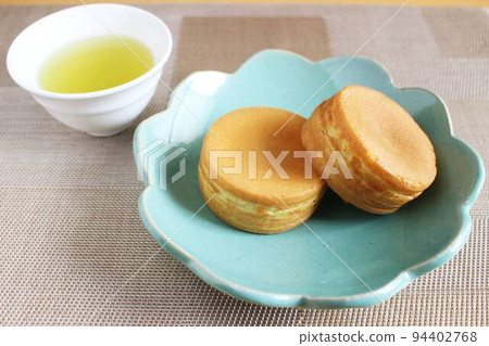 Tea and Japanese confectionery Tea and Japanese confectionery 94402768