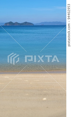 Blue sky, blue sea and sandy beach 94402953