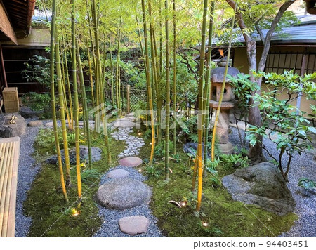 A small Japanese garden in Kyoto 94403451