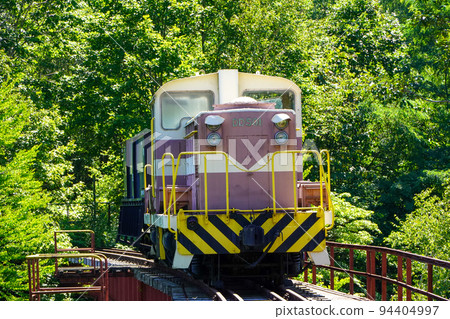 Preserved vehicle of the former Mitsui Ashibetsu Railway Sumiyama River Bridge 94404997