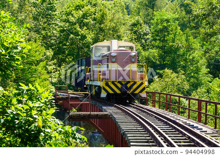 Preserved vehicle of the former Mitsui Ashibetsu Railway Sumiyama River Bridge 94404998