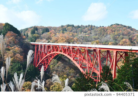 橋和蒲葦 94405371